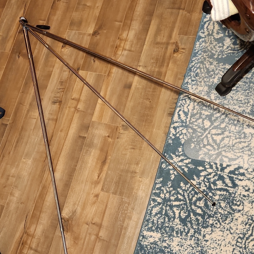 Tripod - Picture 4 of 4